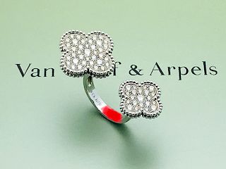 Van Cleef & Arpels  Magic Alhambra 18K Diamond Between