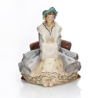 ROYAL DOULTON LADY OF THE ERMINE MUFF HN82