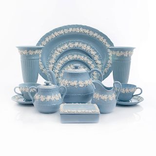 WEDGWOOD BLUE QUEENSWARE TABLE SET, 8 PLACE SETTINGS