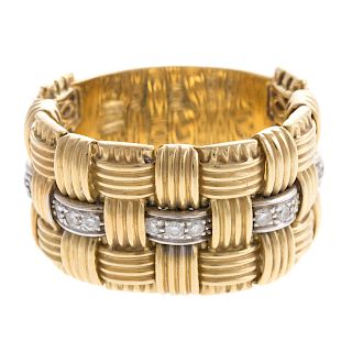 A Ladies Basket Weave Diamond Chain Ring in 18K