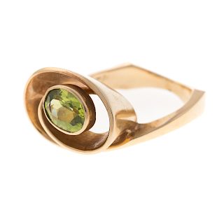 A Ladies 14K Contemporary Swirl Ring with Peridot