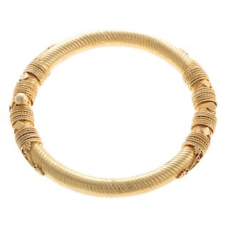 A Ladies 22K Yellow Gold Indian Bangle Bracelet