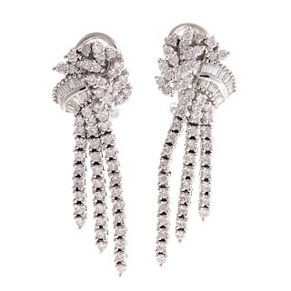 A Ladies Pair of 2.5 ctw Diamond Earrings in 14K