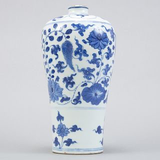 Chinese Kangxi  Porcelain Meiping Vase