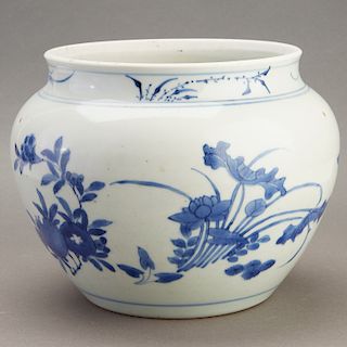 17/18th c. Chinese Porcelain Jardiniere