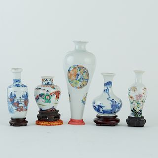 Grp: 5 Qing Dynasty Porcelain Vases