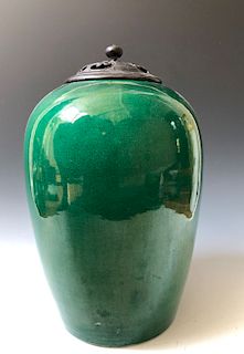 A CHINESE ANTIQUE GREEN GLAZED JAR