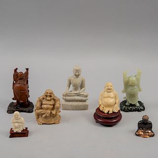 Lote de budas Hotei y Siddhartas. China, siglo XX. Elaborados en piedras semipreciosas, 2 tallas de marfil, madera, otros. Piezas: 7