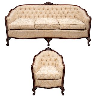 Conjunto de sillón y sofá. Siglo XX. Estructura de madera tallada con tapicería color beige. Con respados capitonados.Pz: 2