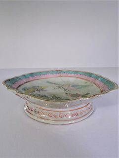 Chinese Style Scalloped Rim Serving Bowl