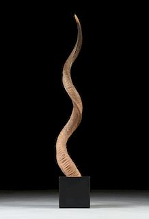 A SPIRAL ANTELOPE OR KUDU HORN ON STAND, AFRICA, MID/LATE 20TH CENTURY,