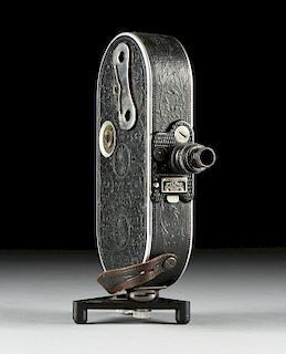 AN ANTIQUE AMERICAN BELL AND HOWELL "FILMO FIELD MODEL" AUTOMATIC CINE-CAMERA, CHICAGO, 1928-1933,