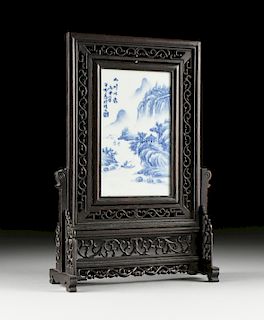 A CHINESE EXPORT BLUE AND WHITE PORCLEAIN PLAQUE ON STAND, MODERN,