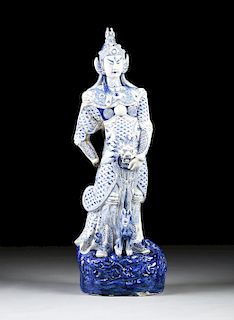AN IMPERIAL STYLE CHINESE BLUE AND WHITE PORCELAIN FIGURAL IDOL OF ERLANG SHEN, BEARING A XUANDE STYLE MARK (1426 1435), AFTER CALLIGRAPHER SHENDU,