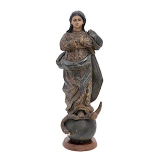 IMMACULATE VIRGIN. MEXICO, BEGINNINGS OF THE 20TH CENTURY. Carved and polychromed wood with glass eyes. With base.  