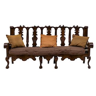 BENCH. BEGINNIG OF THE 19TH CENTURY. Chippendale Style. Carved wood. Includes cushions. 