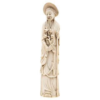 OLD MAN WITH PEACHES OF IMMORTALITY. CHINA, 20TH CENTURY. Carved ivory. Signed in the base. 