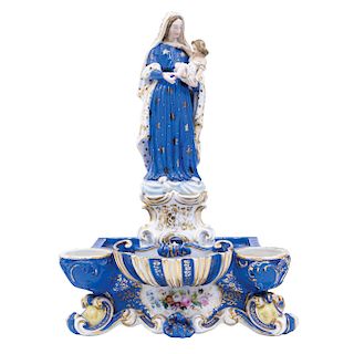 VIRGIN AND CHILD WITH SACRED WATER FONT (PIECES FROM A DIFFERENT SET). FRANCE, END OF THE 19TH CENTURY. Old Paris Style. Blue and white porcelain. 