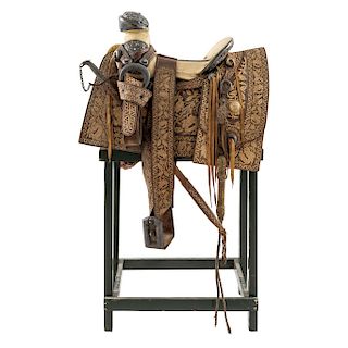 ELEGANT HORSE SADDLE. PUEBLA, CIRCA 1930. Marked.  Canteen chair with silver and iron. 