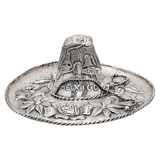 MEXICAN CHARRO HAT. MEXICO, 20TH CENTURY. Sterling 0.925 Silver. Repoussé and chiselled details. Decorated with the coat of arms of the Mexican republ