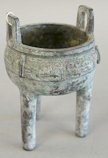Chinese archaistic bronze ding possibly Qing Dynasty (1644 - 1911), one side of the interior is cast with a three - character inscri...