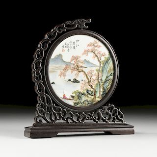 A FAMILLE ROSE PORCELAIN PLAQUE ON ROSEWOOD STAND, CHINESE REPUBLIC 1912-1949,