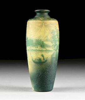 A DE VEZ ETCHED DOUBLE OVERLAY CAMEO GLASS VASE, FRENCH, SIGNED, CIRCA 1910,