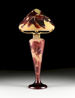 A GALLÉ CAMEO GLASS "MAGNOLIA" TABLE LAMP AND SHADE, SIGNED, 1910-1920,