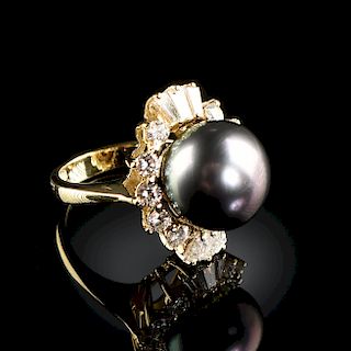 AN 18K YELLOW GOLD, PEARL, AND DIAMOND LADY'S RING,