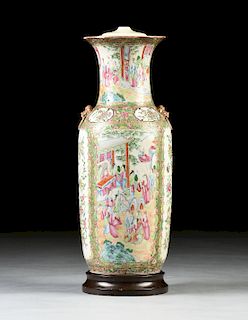 A TALL CHINESE EXPORT PARCEL GILT AND FAMILLE ROSE ENAMELED VASE LAMP, DAOGUANG PERIOD (1820-1850),