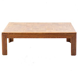 Mesa de centro. SXX. En talla de madera. Con cubierta rectangular. Decorada con elementos geométricos. 40 x 124 x 63 cm.