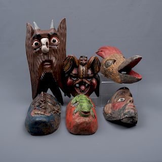 Lote de 6 máscaras. México. Siglo XX. Diseños antropomorfos y zoomorfos. En madera policromada, una en piel. 51 x 23 x 15 cm. (mayor)