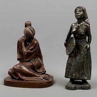 V. Serrano. Dama con platón y Dama sentada. Firmadas. Fundición en bronce. 24 x 18 x 16 cm. (mayor)