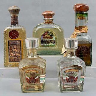 Tequilas. Carvajal, Cava Santa y Casta. Total de piezas: 5.