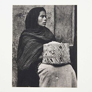 Paul Strand. "Woman, Patzcuaro Mexico 1933". Fotograbado. Impreso en Praga ca. 1960. Enmarcado. 16 x 13 cm.
