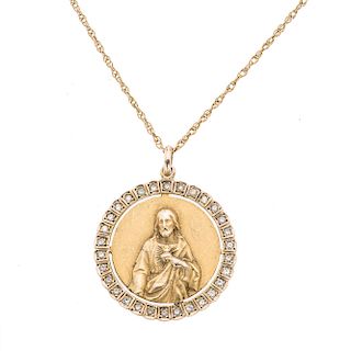 Collar y medalla en oro amarillo de 8k. Imagen del Sagrado Corazon de Jesús. Peso: 10.4 g.