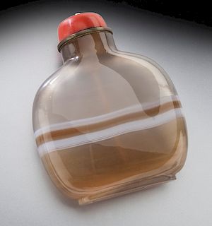 Chinese Qing carved banded agate snuff bottle,