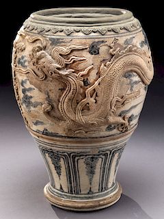 Chinese Yuan to Ming blue & white porcelain jar,