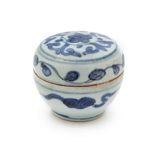 A Chinese Blue and White Porcelain Seal Paste Box and Cover 
Height 2 3/4 in., 7 cm.