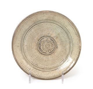 A Korean White Slip Decorated Celadon Glazed Porcelain Plate
Diam 5 5/8 in., 14 cm.