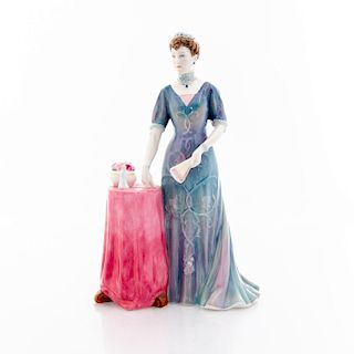 ROYAL DOULTON QUEEN MARY FIGURINE
