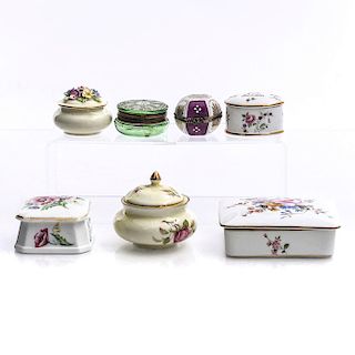 7 PORCELAIN AND GLASS TRINKET BOXES