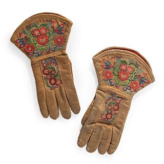 Cree Embroidered Hide Gloves