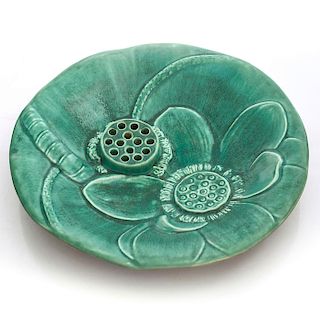 ART DECO ROOKWOOD POTTERY LOTUS PLATTER AND FLOWER FROG