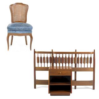 Recámara. Siglo XX. En talla de madera. Consta de: 2 cabeceras individuales, Buró y silla. Piezas: 4.
