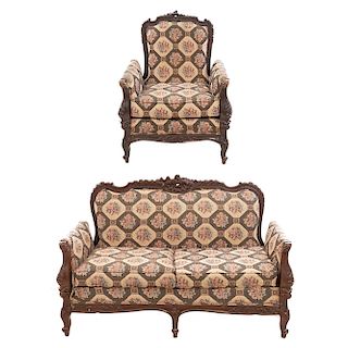 Sala. Siglo XX. En talla de madera. Consta de: loveseat y sillón. Con respaldos y asientos en tapicería color beige y verde. Piezas: 2.