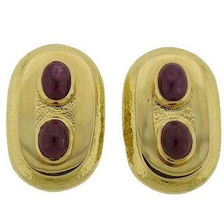David Webb  18k Gold Ruby Cabochon Oval Earrings