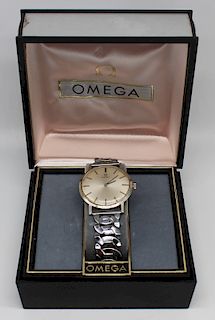 JEWELRY. Vintage Men's Omega 14kt Gold Watch Face.