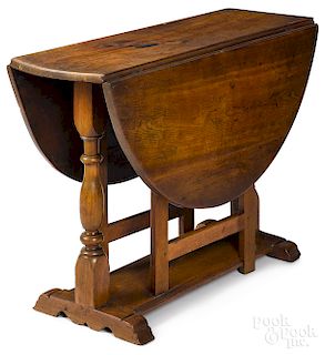 New York William and Mary gumwood drop-leaf table