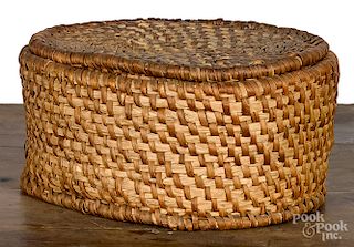 Unusual Pennsylvania lidded rye straw oval basket